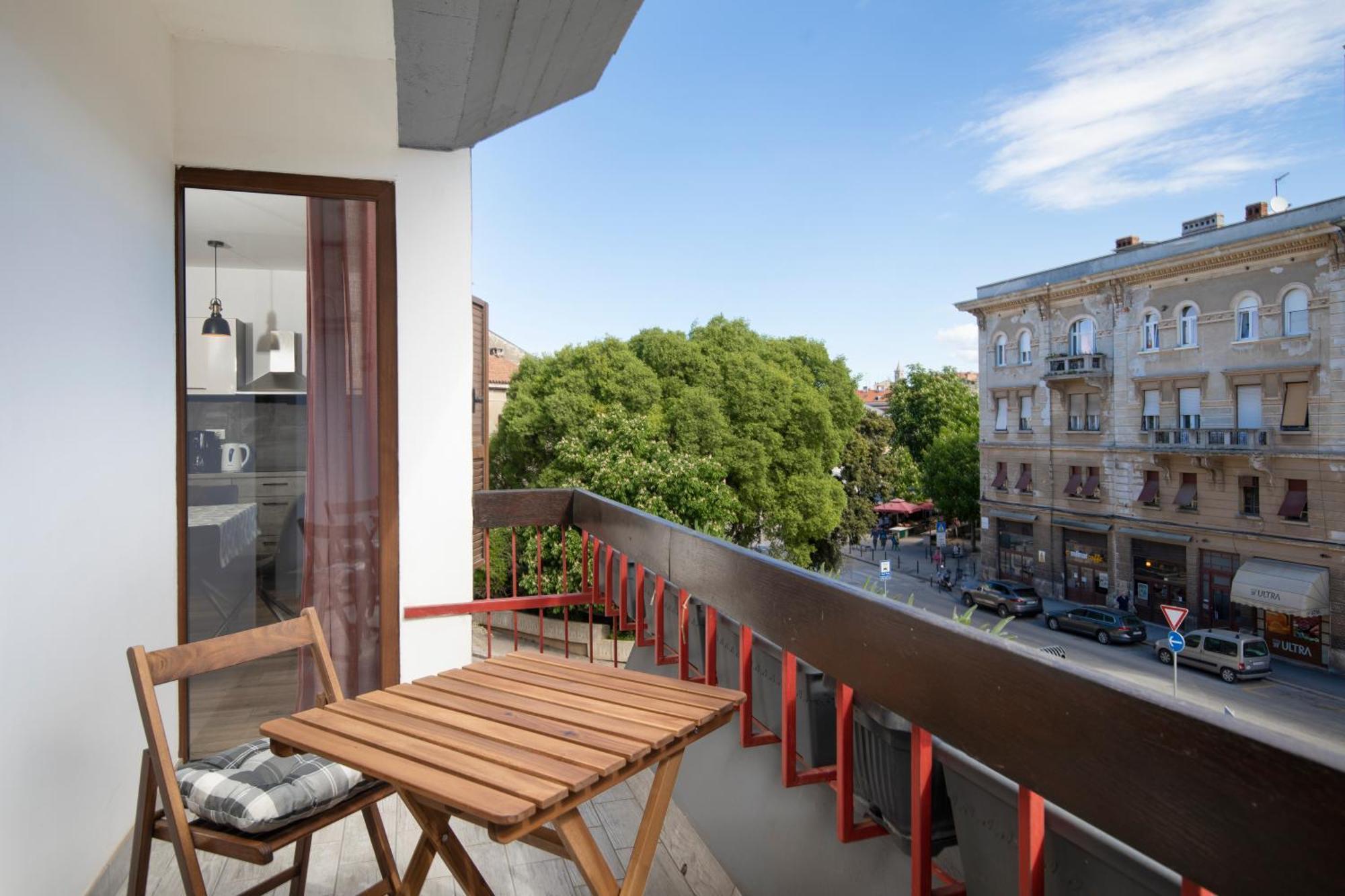 City Market Apartments Пула Экстерьер фото