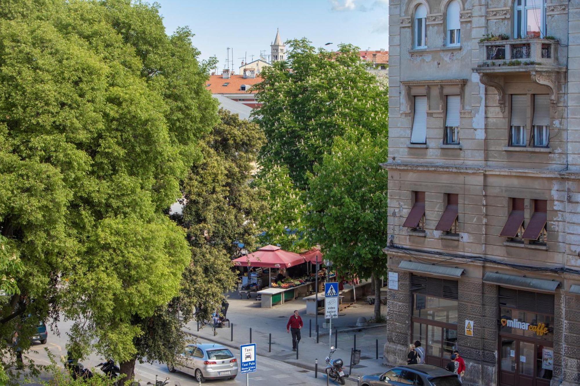 City Market Apartments Пула Экстерьер фото